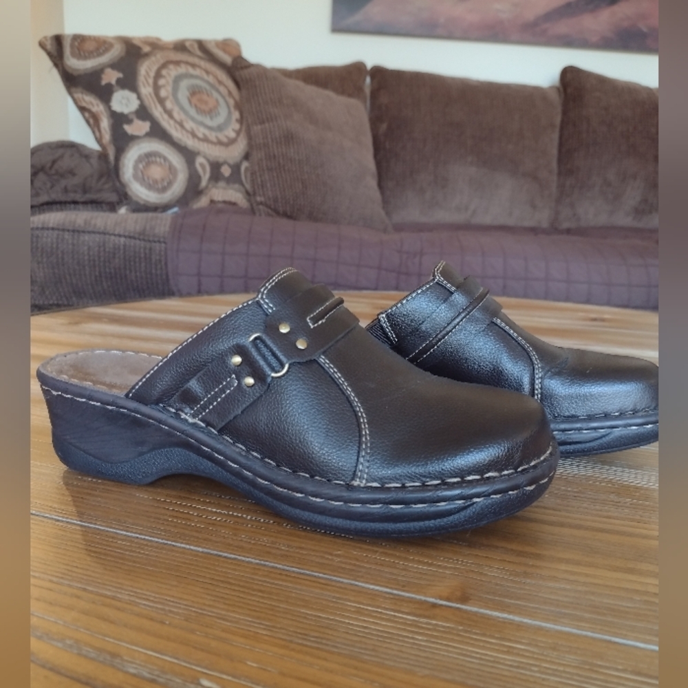 Natural Soul Clogs Size 8M